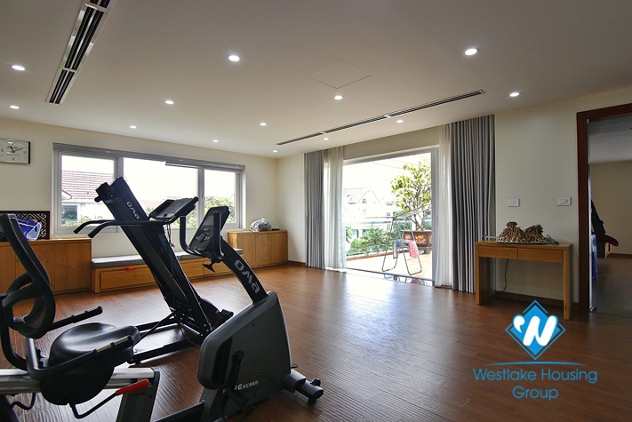  Massive ambassador corner villa for rent in Vinhomes Riverside - Long Bien